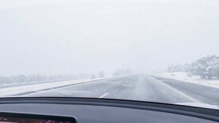 雨雪時の高速道路運転：速度規制・注意点とマナー
