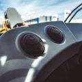 ハンドル操作時に発生する異音とパワーステアリング不具合の見極め方