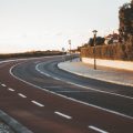 高速道路での車間距離の重要性と適切な保ち方