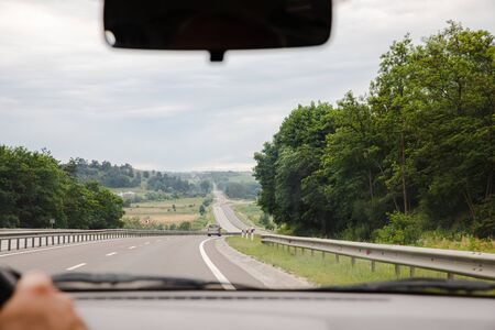 渋滞を避けるための時間帯・曜日別ドライブ戦略と最新道路情報入手法