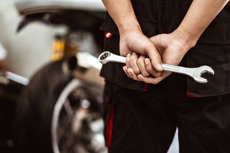 維持費で比べる!EVとハイブリッドカーのランニングコスト詳細分析