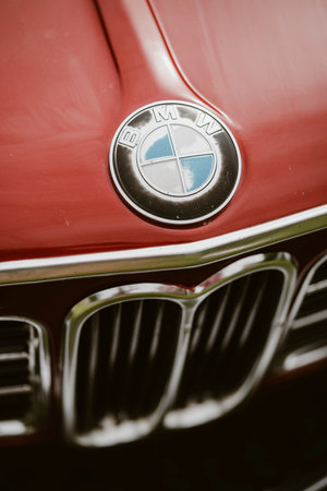 法人名義車両を売却する際の注意点と高く売るコツ