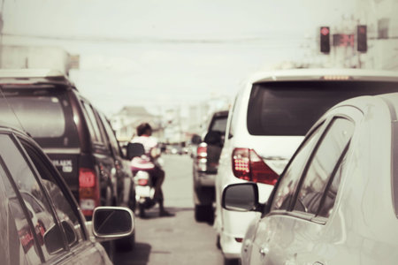 日本の季節に合わせた長距離ドライブの服装と持ち物リスト